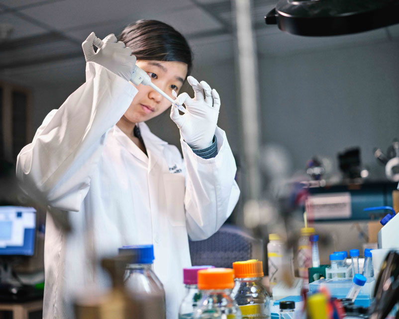 Scientist at Sinai Health conducting research in support of women’s health